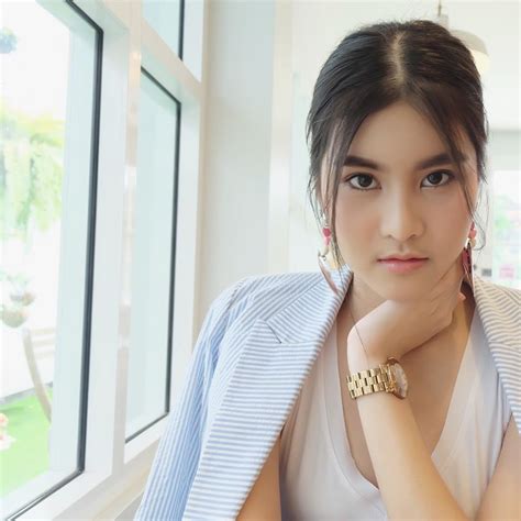 aon somrutai net worth